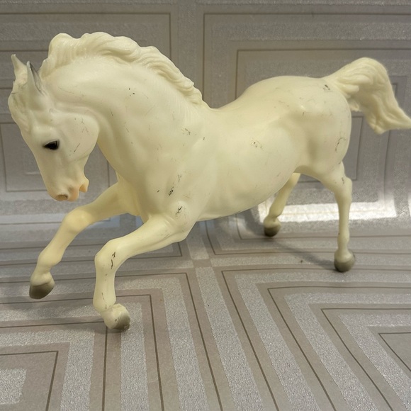 BREYER #30 KING ALABASTER OFF WHITE REARING FIGHTING STALLION HORSE VINTAGE - Picture 2 of 6